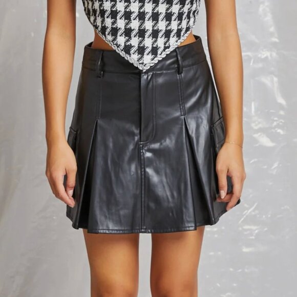 Lena Dresses & Skirts - Lena Side Pocket Pleated Miniskirt